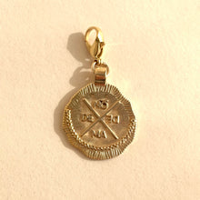Cargar imagen en el visor de la galería, Collar Moneda Chapado en Oro 
